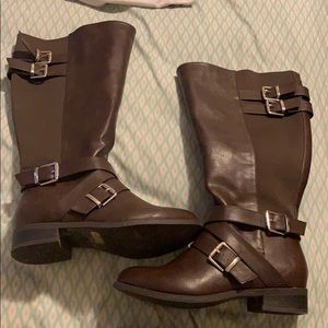 Brown wide leg zip up boot